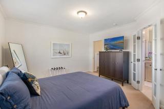 Beach Breeze Bungalow 1 Miles To Beach Cozy - 4