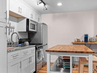 Ideally Located Urban Oasis Free Parking - Washington - 6