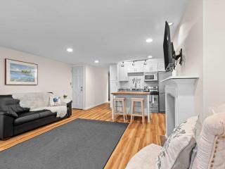 Ideally Located Urban Oasis Free Parking - Washington - 3