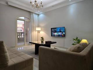 Garden View Royal Villa 284 - 210 meters space,17 min to Airport 1 min to Water Way, New Cairo - El Banafseg - 5
