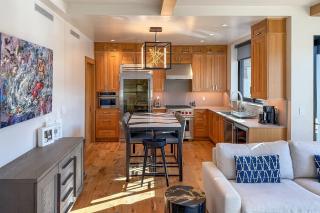 Riverfront Lodge 104 by East West Hospitality - 4
