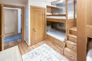 Riverfront Lodge 104 by East West Hospitality - 3