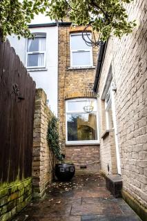 Stay In Style At Olive 77 Book Your Trip Now - Hanwell - 7