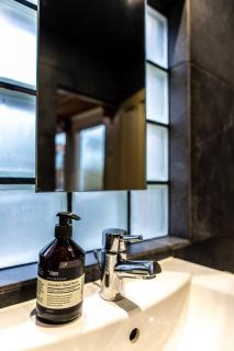 Stay In Style At Olive 77 Book Your Trip Now - Hanwell - 2