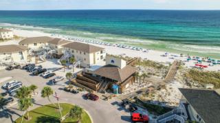 Sandpiper Cove 1 Bedroom Condo Overlooking Canal 5 Minute Walk to the Beach Destin FL - Destin - 9