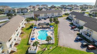 Sandpiper Cove 1 Bedroom Condo Overlooking Canal 5 Minute Walk to the Beach Destin FL - Destin - 1
