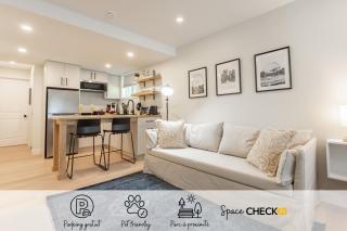 MTL Oasis - Private Parking - Stylish and Practical - Montreal - 9