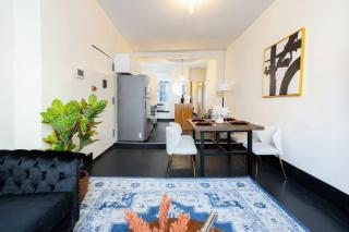 E10-1 Designer East Village Townhouse 1BR - 1
