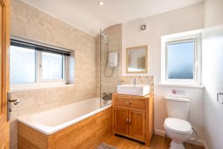 Port View House 3-Bedroom Self Catering Family Home with Garden Near Cardiff - 2