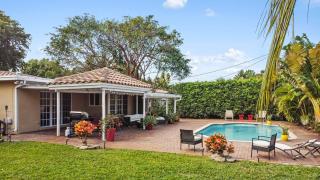 Spacious 4BR 3BA w Heated Pool, 3 Miles to Beach - 1