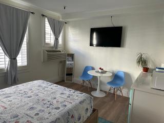 Romantic Studio in the Heart of Palm Beach - 4