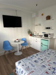 Romantic Studio in the Heart of Palm Beach - 5