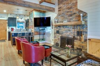 Lakefront Gem with Hot Tub and Boat Dock in Greentown - Greentown - 8