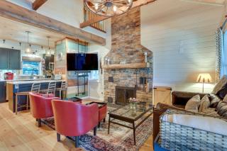 Lakefront Gem with Hot Tub and Boat Dock in Greentown - Greentown - 7