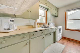 Hike, Fish and Boat Lake Mills Home with Yard - - 3
