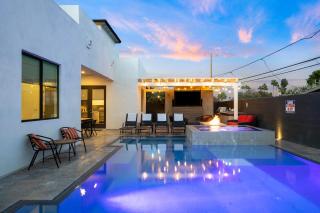 Desert Sky Luxury Pool & Spa Walk To Old Town! - Scottsdale - 2