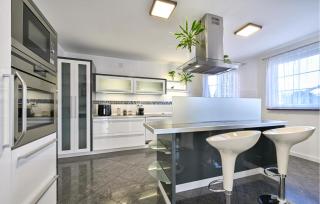 2 Bedroom Amazing Home In Bjelovar - 8