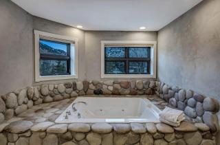 $5M Luxury Waterfront Villa - 14 MI to Aspen - 4