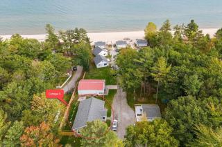 Spacious 3BR Lakefront Cottage with Stunning Views - Lincoln Junction - 5