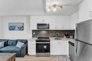 Luxury Spacious Apartment 10 min to Airport Wifi - 5