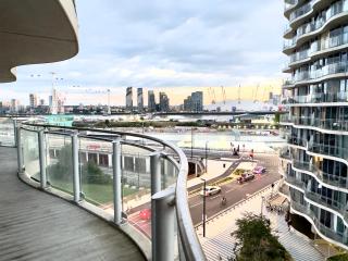 London Excel Cosy Apartment with Balcony & River View close to O2 Arena, Cable Car, City Hall - Londra - 0