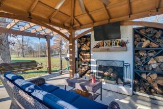 Rest and Relax Tennessee Home with Patio and Fire Pit - Springfield - 8