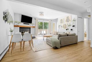 Bright & Modern - King Suite - Creekside Trail - 6