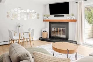 Bright & Modern - King Suite - Creekside Trail - 1