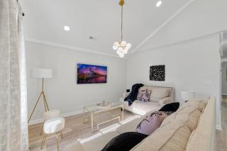 Renovated bungalow in DT Raleigh w firepit & king bed - Raleigh - 0