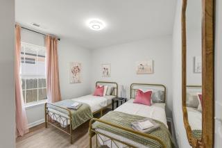 Renovated bungalow in DT Raleigh w firepit & king bed - Raleigh - 1