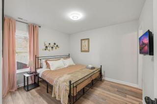 Renovated bungalow in DT Raleigh w firepit & king bed - Raleigh - 3