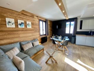 Appartement T3 rénové avec 2 chambres, proche centre, parking, Formiguères - FR-1-758-37 - 0