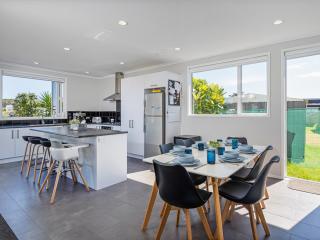 Coastal Calm - Matarangi Holiday Home - Matarangi - 2