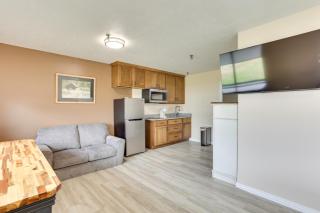 Walk to OCU, Golf Updated Oakland City Studio! - 7