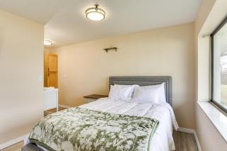 Walk to OCU, Golf Updated Oakland City Studio! - 3