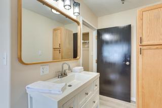 Walk to OCU, Golf Updated Oakland City Studio! - 1