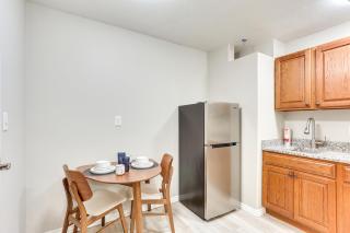 Half-Mi to Oakland City Golf Club Sleek Apartment - 2