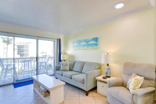 Walk to Galveston Beach Resort Condo with Perks! - Galveston - 7