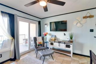 Across From Beach Resort-Style Galveston Condo - Galveston - 5