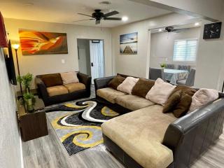 North Park Centrally located 8Br 5Ba House - San Diego - 3