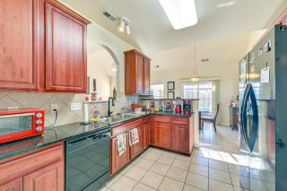 6 Mi to Charlotte Motor Speedway Home with Fire Pit - 2