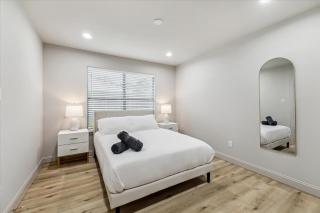 Luxury 4Bd 2Ba w Hot-Tub & Cinema Room - 14 guest - 3