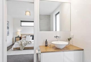 Lipscombe Mt Wellington view luxury house - 2