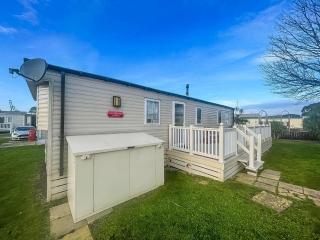 6 Berth Caravan With Decking And Wifi At Suffolk Sands Holiday Park Ref 45040G - 0