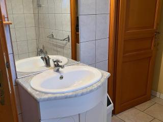 Gîte de plain-pied avec terrasse, proche port et station thermale, idéal pour familles - FR-1-589-24 - Fontenoy-le-Château - 4