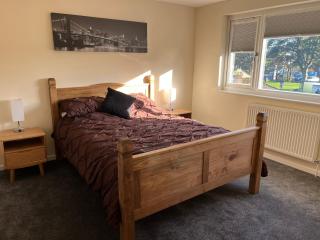 Wilford Charm Spacious 3BR Retreat in Nottingham - 9