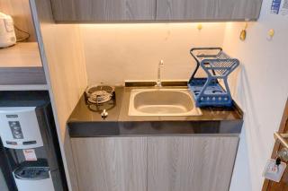 Good Place and Comfy Studio at Transpark Bintaro Apartment By Travelio - 3