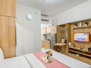 Well Designed Studio Springlake Summarecon Bekasi Apartment By Travelio - 6
