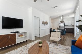 Frisco Business Class, Modern Executive Suite - 9