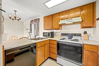 Sleeps 4*Private Balcony w/ Views*Heated Pool - Gatlinburg - 4